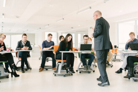 Adultes en formation à l'UCLy