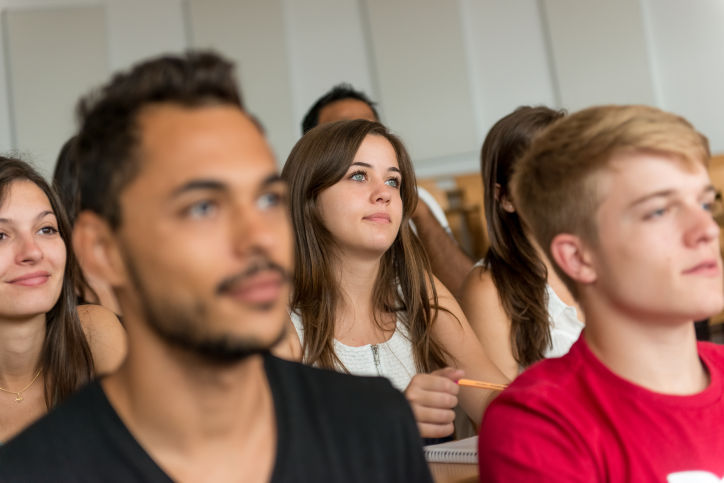 etudiants en cours ucly