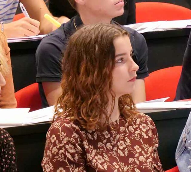 3 étudiantes en amphi