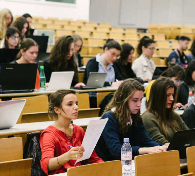 Header Amphi d'étudiants - Faculté de Droit