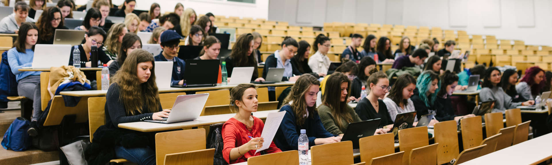 Header Amphi d'étudiants - Faculté de Droit