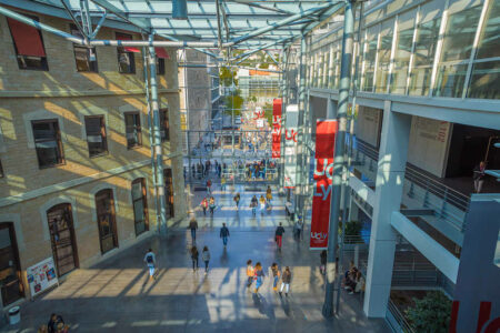 Hall intérieur du campus Saint-Paul