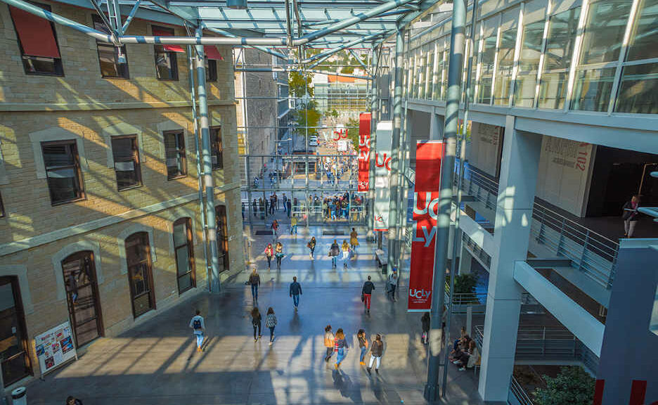 Hall intérieur du campus Saint-Paul