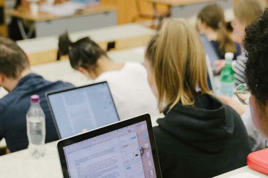 étudiants à l'Université catholique de lyon