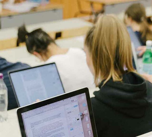 étudiants à l'Université catholique de lyon