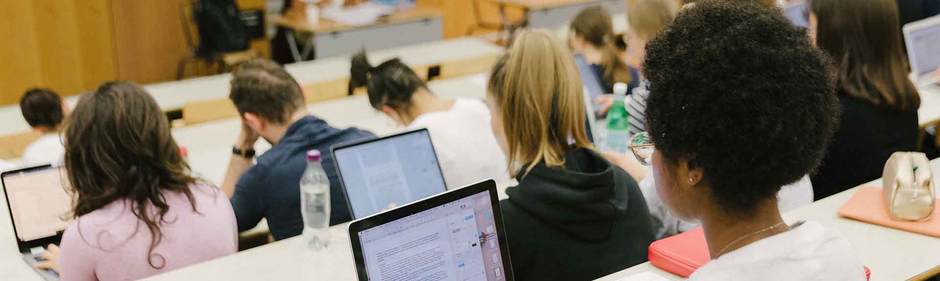 étudiants à l'Université catholique de lyon