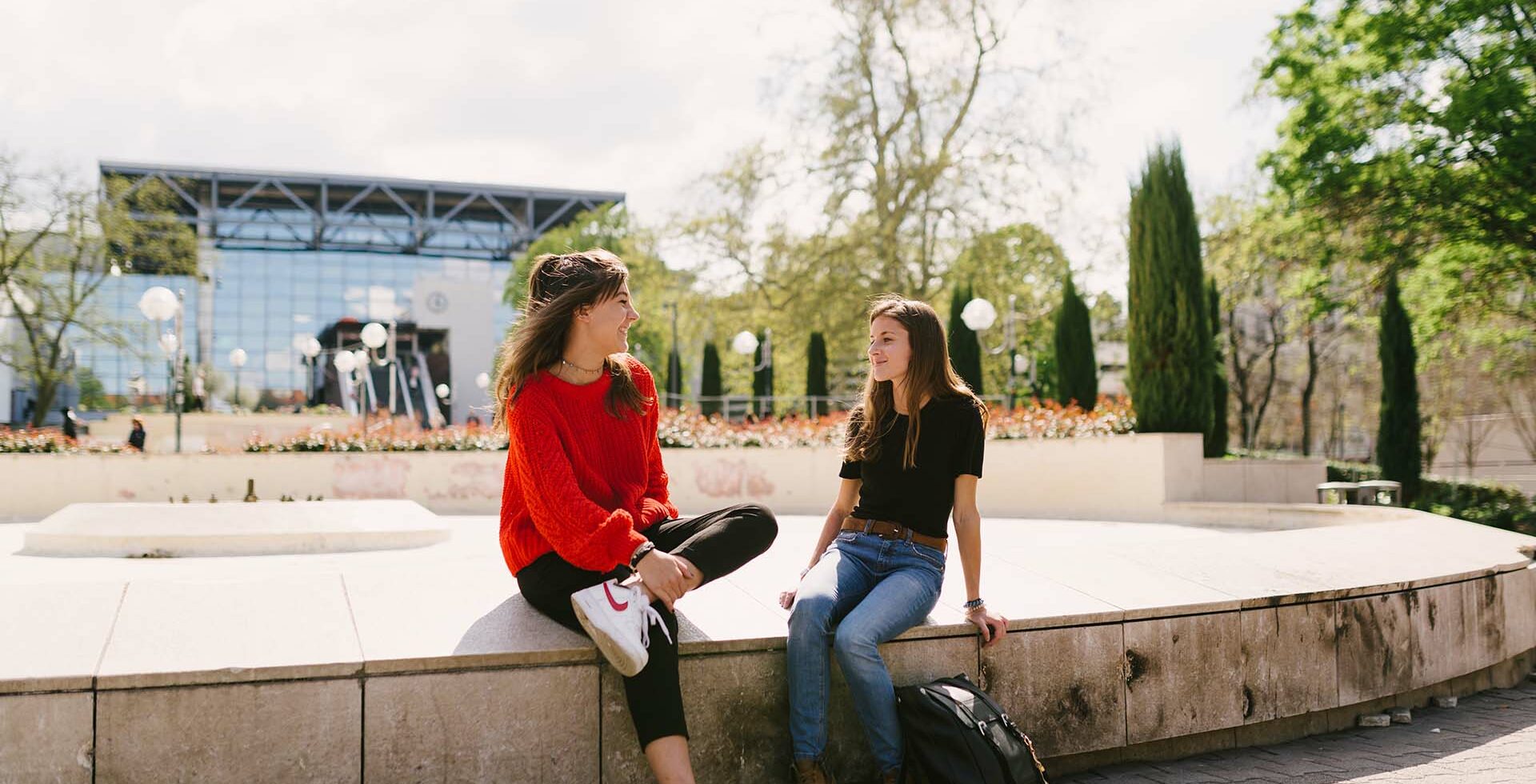slider étudiants en extérieur