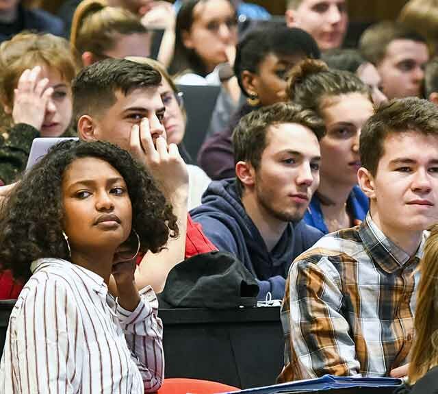 Etudiants dans l'amphithéâtre