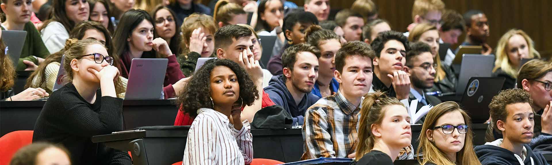 Etudiants dans l'amphithéâtre