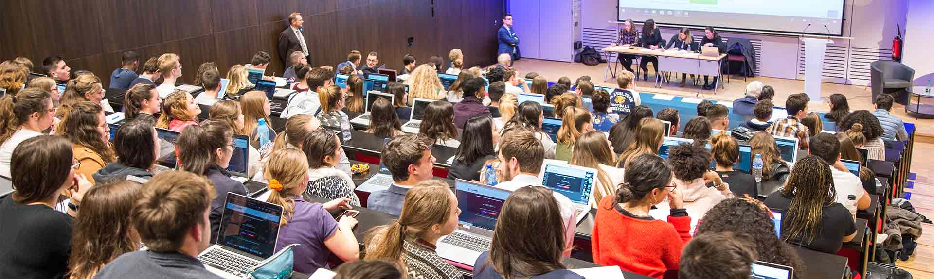 conférence dans un amphi