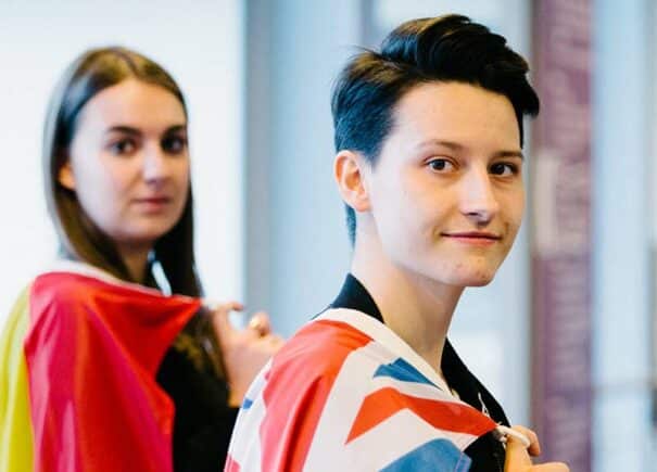 header-international-drapeau
