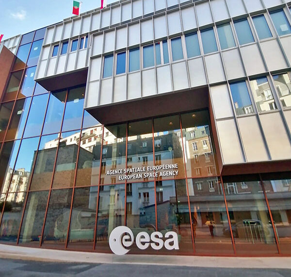 Agence Spatiale Européenne (ESA) prise par une ancienne étudiante de Lettres modernes