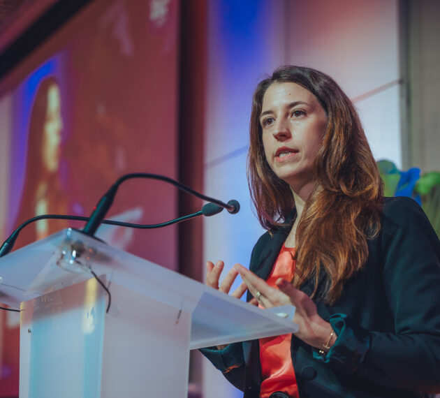 Chiara Pesaresi durant son discours d'introduction aux journées de l'UCLy