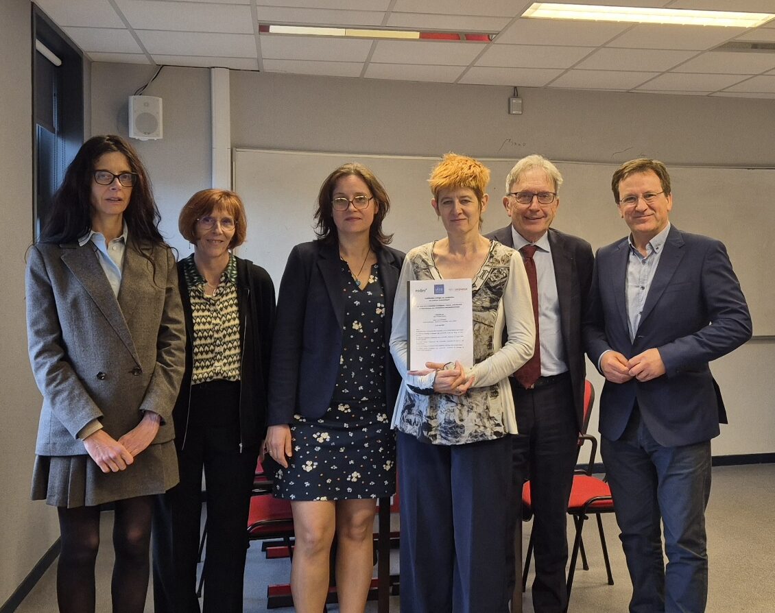 Marie-France Vernier en compagnie de son jury lors de sa soutenance pour l'obtention de l'habilitation à diriger des recherches